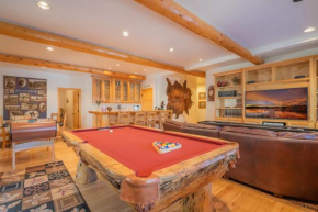 Bearfoot Bungalow - Premium and spacious home close to the National Forest and The Village!